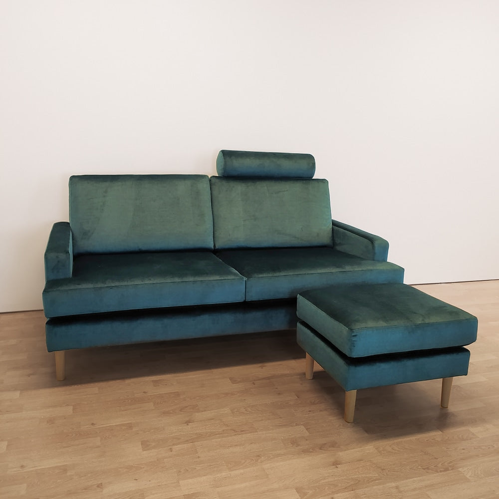 Tummanvihreä Hetta-sohva rahilla, kangas Jewel 753 Forest.