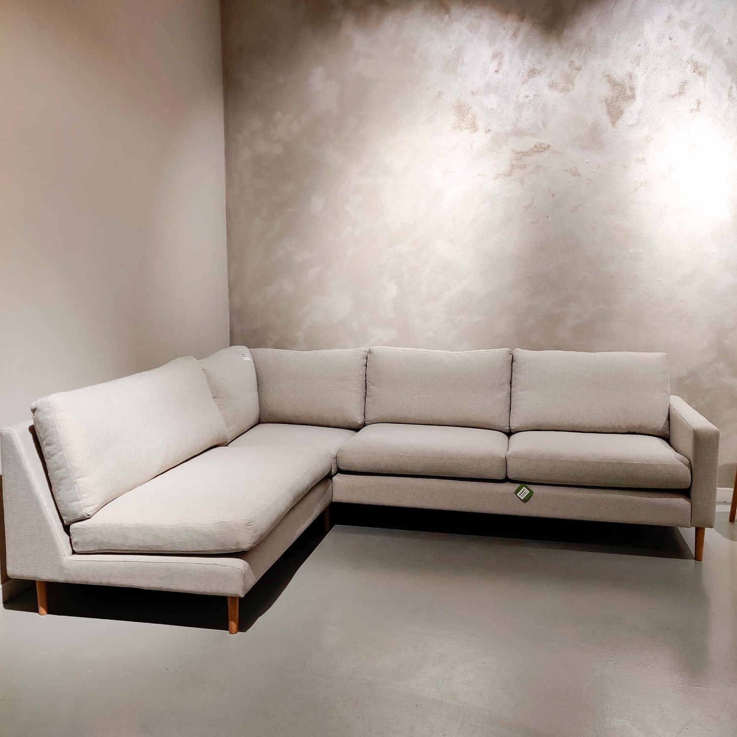 Kamppi-kulmasohva höyhentäytteellä