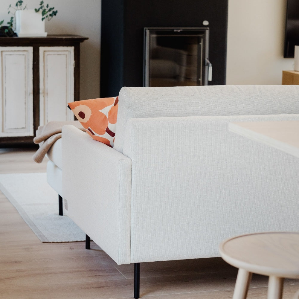 Leppoisa Lakka-sohvan takaosa, kangas Lauritzonin Sakura 982.