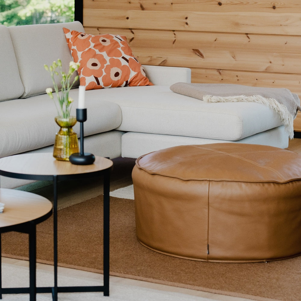 Leppoisat Lakka-sohvat, divaaniosan kokonaissyvyys 160 cm, kangas Lauritzonin Sakura 982.