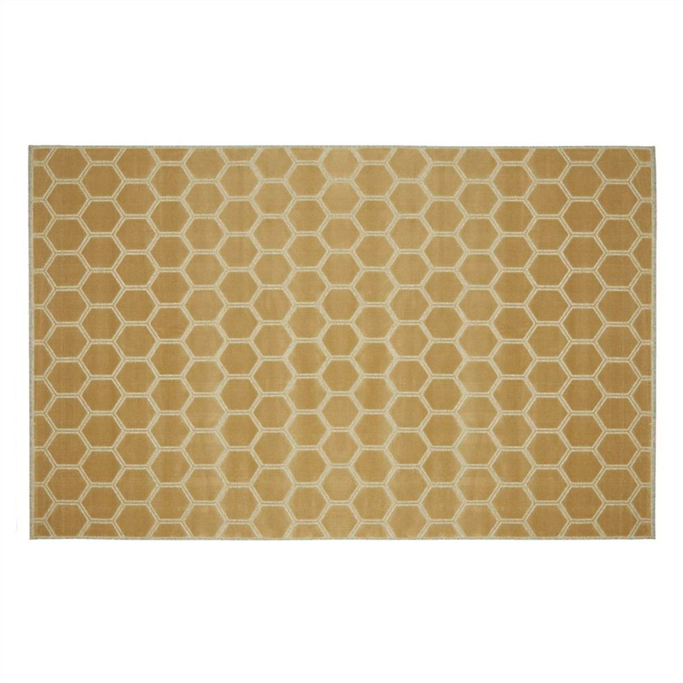 Hunajanvaalea matto, jossa on kuusikulmioita kuviointina.