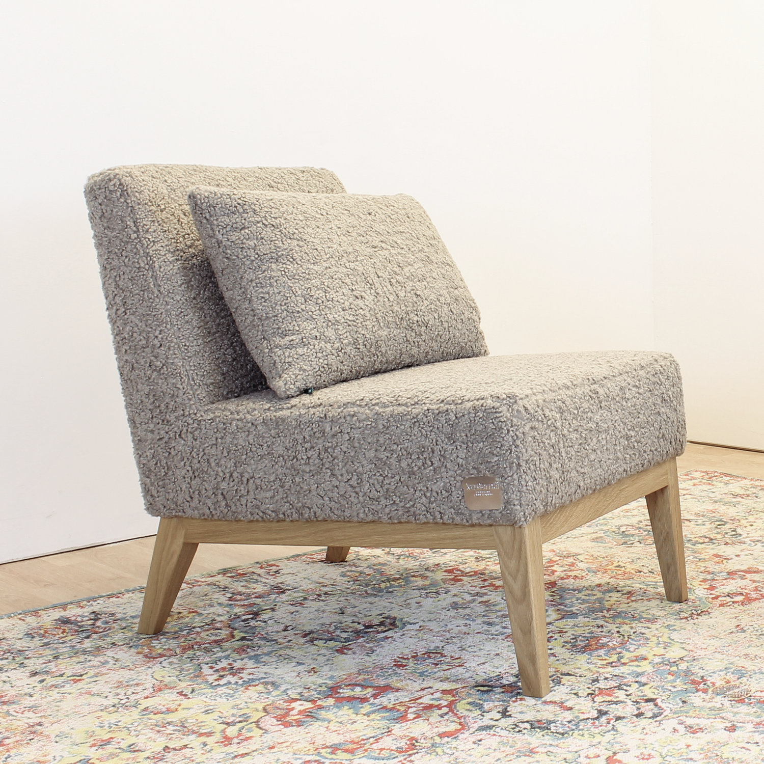 Nagu-nojatuoli Nevotexin Slottsfjord-kankaalla sävyssä 170 Beige.