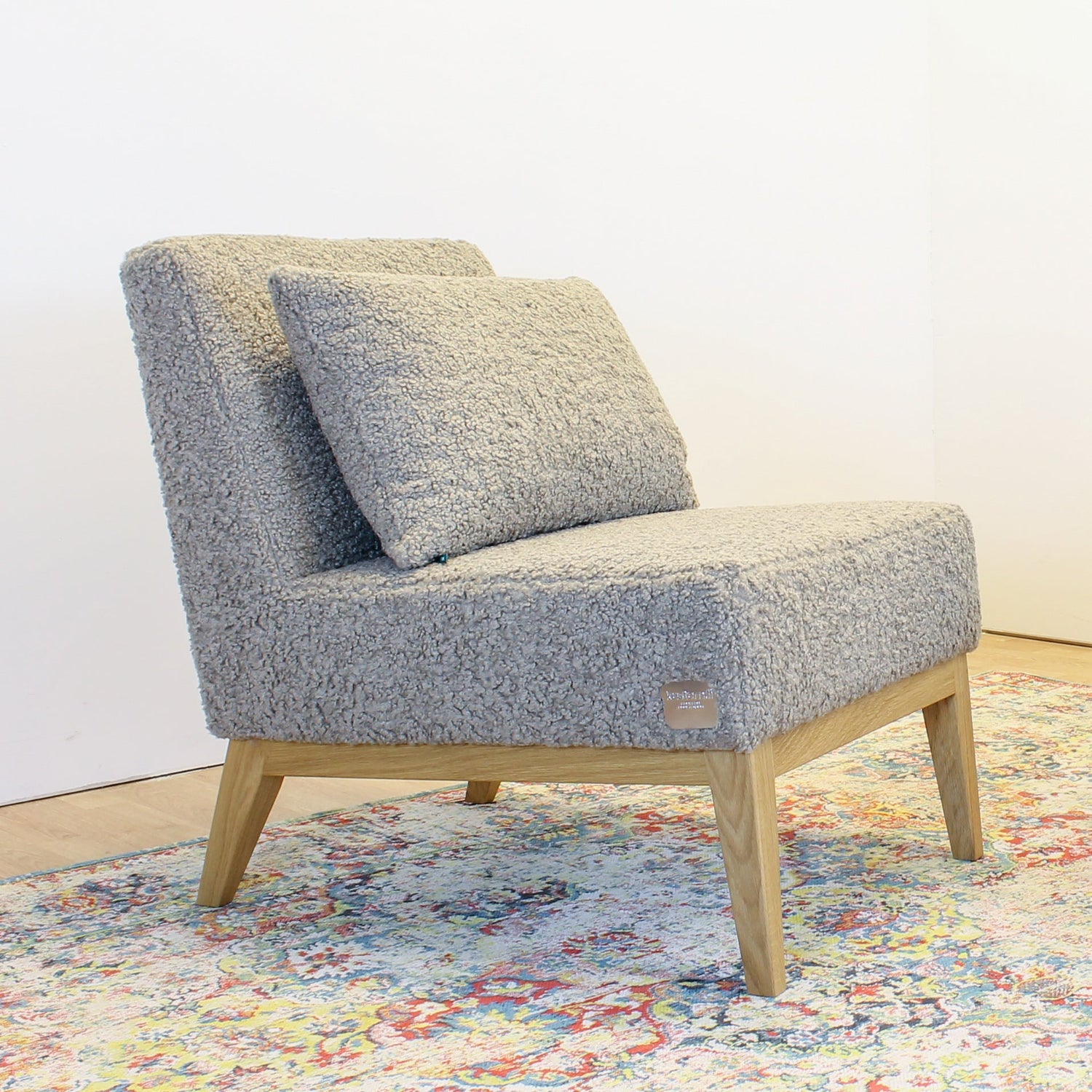 Nagu-nojatuoli Nevotexin Slottsfjord-kankaalla sävyssä 170 Beige.