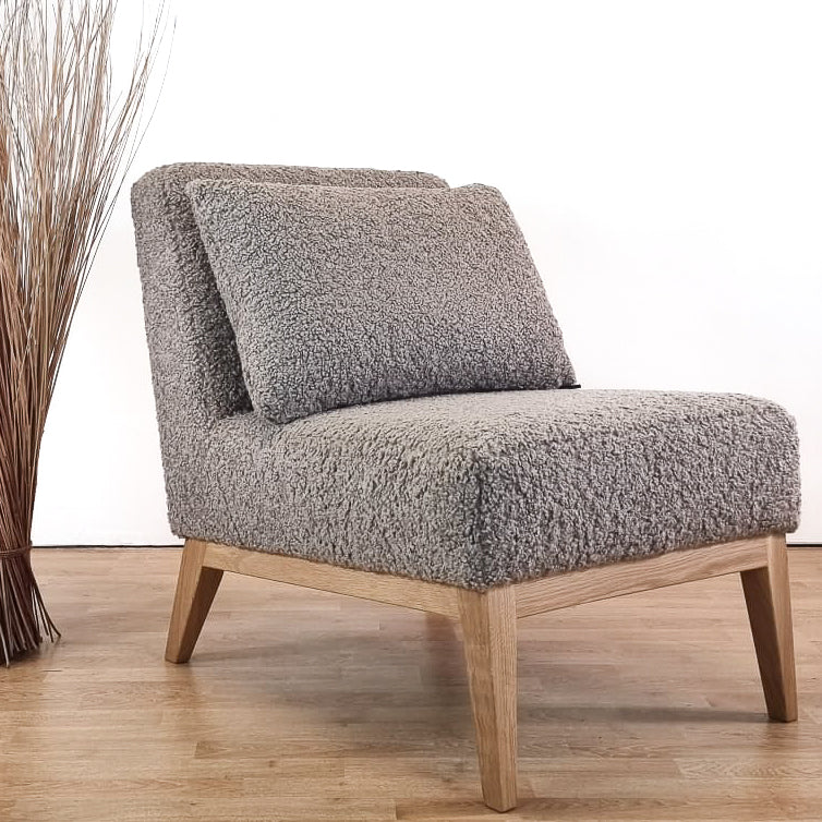 Nagu-nojatuoli Nevotexin Gute-kankaalla sävyssä 170 Beige. sävyssä