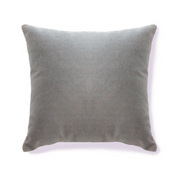 Elegy Labyrinth Grey Velvet -sisustustyyny, kääntöpuolen Velvet Light Grey. Koko 43 x 43 cm.